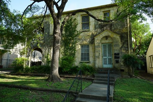 Primary Photo - Charming Home Near Trinity University - Up...