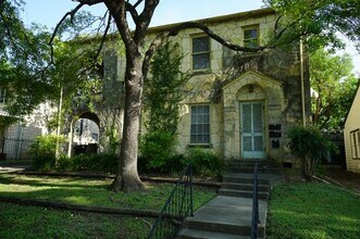 Building Photo - Charming Home Near Trinity University - Up...