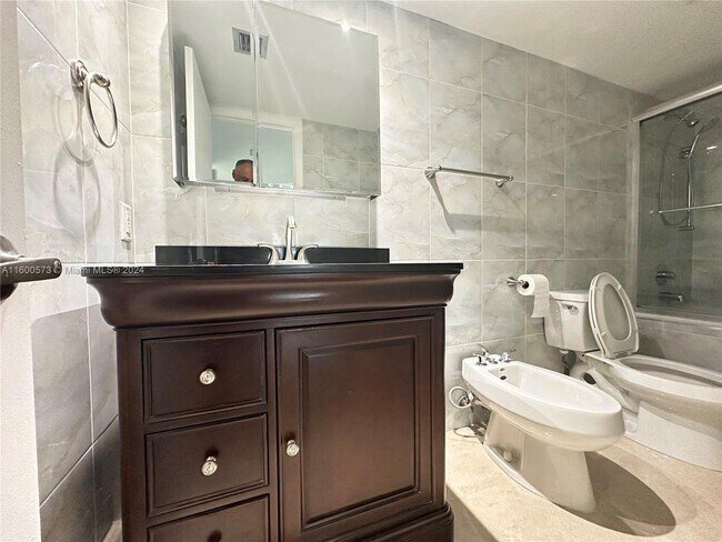 Building Photo - 3410 Galt Ocean Drive Apt #2103N, Fort Lau...