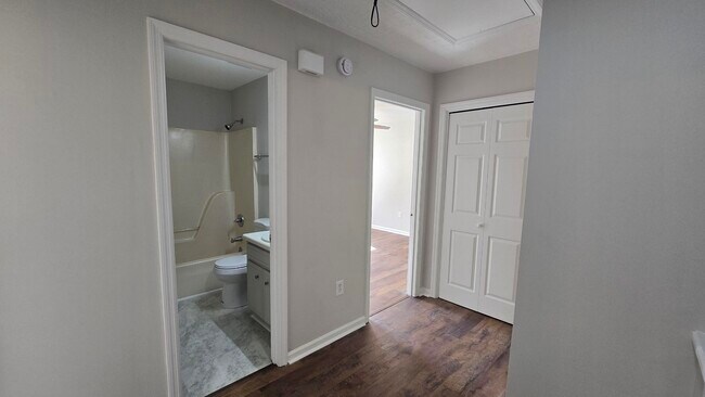 Building Photo - 123 Moss Creek Dr
