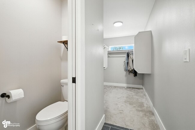 Building Photo - Charming & Updated 4BD/2.5BA!
