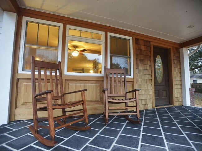 Building Photo - Charming 2BR/1.5BA Home in West Ashley – W...