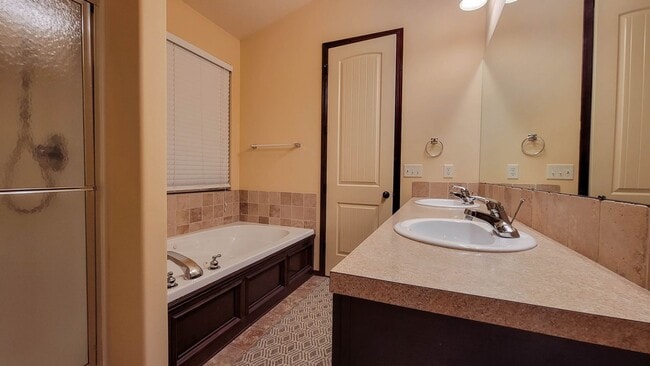 Building Photo - 6614 N Upchurch