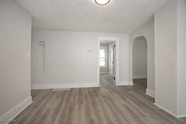 Building Photo - 15409 Grovewood Ave