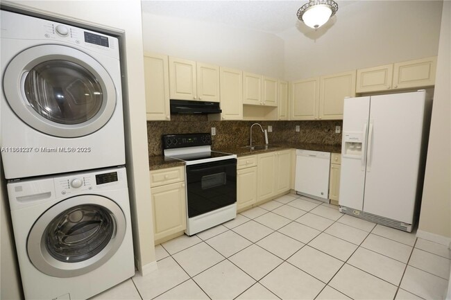 Building Photo - 14659 SW 126th Pl