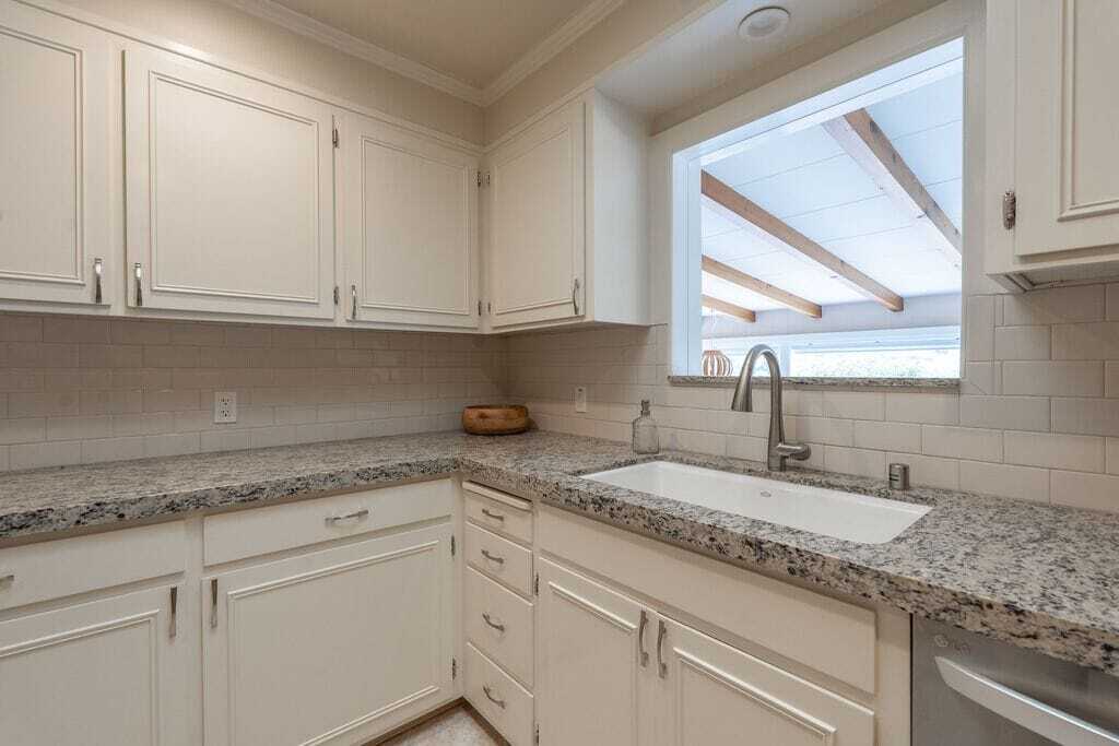 Building Photo - 1000 Portola Dr