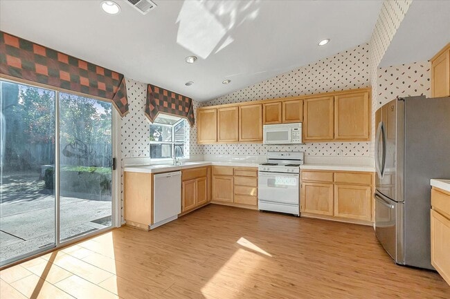 Building Photo - Bright 3 Bedroom Home with High Ceilings in Desirable San Jose Neighborhood