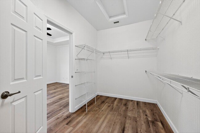 Building Photo - 10384 Wellington Parc Dr