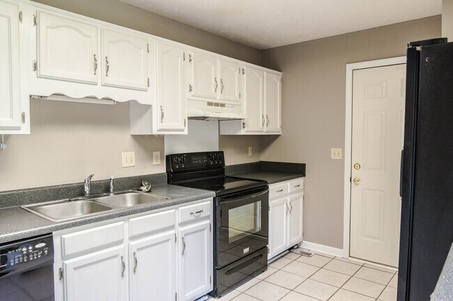 Building Photo - Ranch Home on Creek Lot!