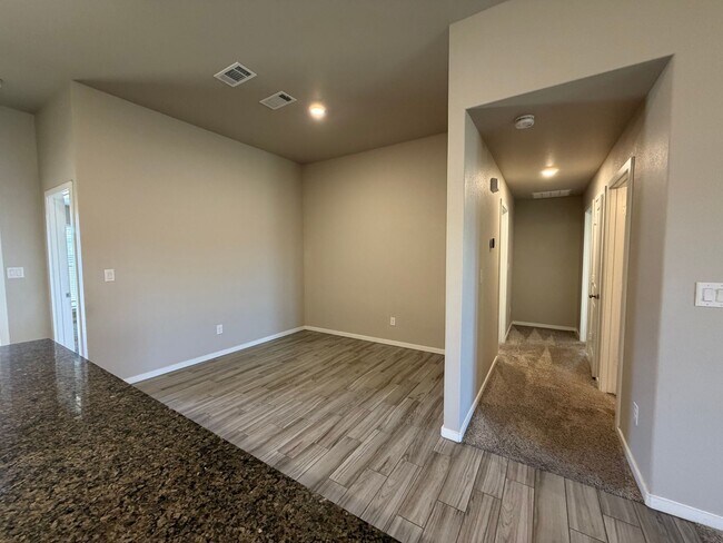 Building Photo - 3/2 in Upland Crossing Available Now!!!