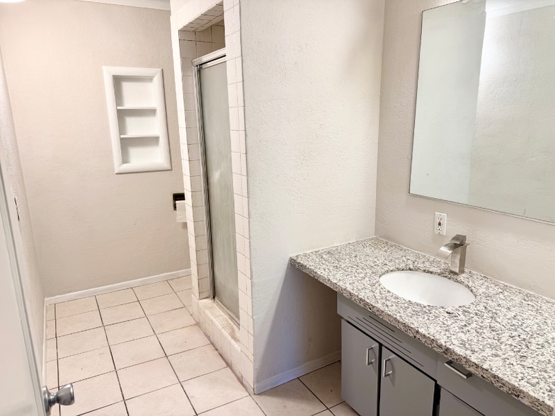 Building Photo - 2840 Belden St