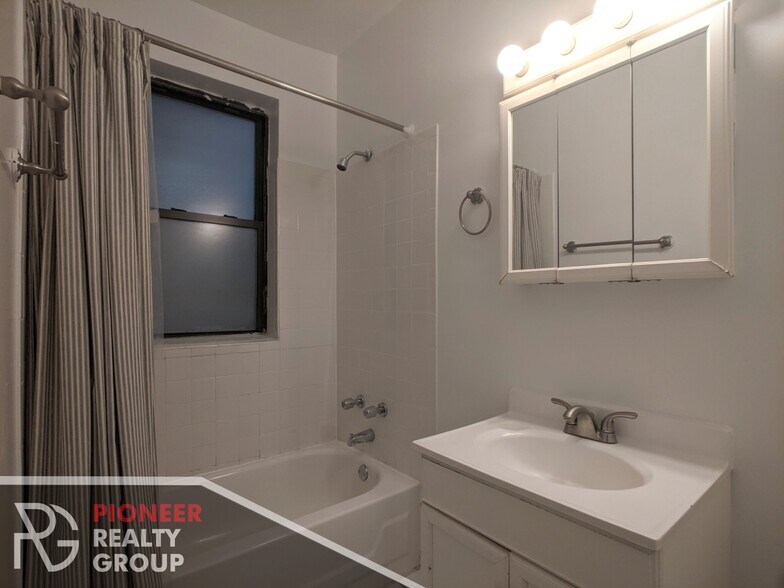 Building Photo - 3817 N Fremont St