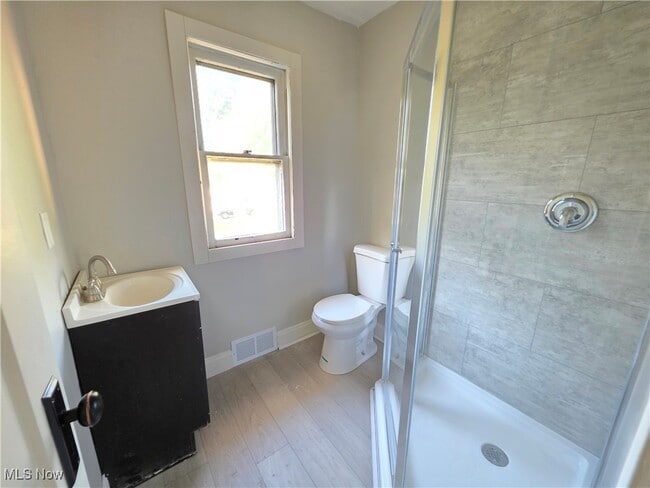 Building Photo - 1116 Adelaide Ave SE