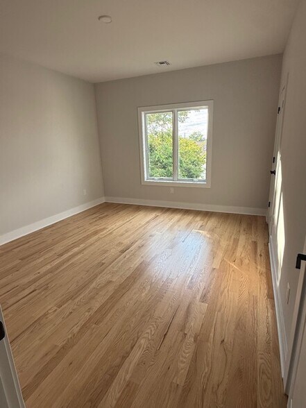 Unit 3 - Master Bedroom - 6009 Jefferson St