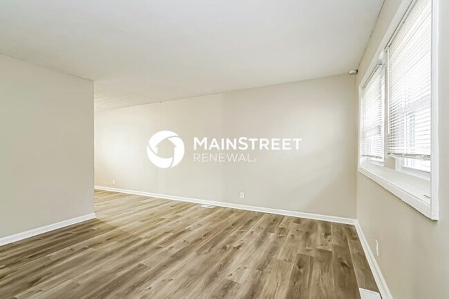 Building Photo - 3 Bedroom Pet-Friendly Home in Louisville, KY with Main Street Renewal