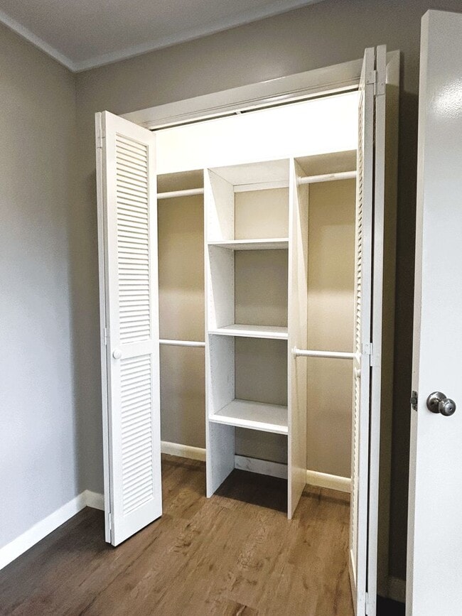 Building Photo - Spacious Brick Ranch Nestled Away — Close to Town!