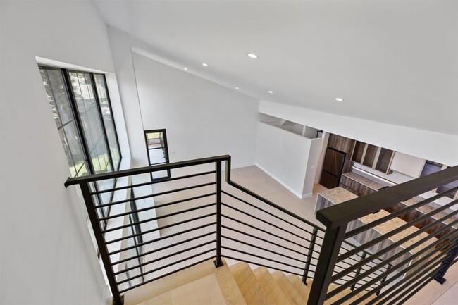 Building Photo - 10941 Bluebird Pl