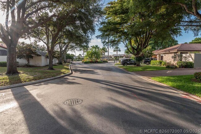 Building Photo - 6876 Palmar Ct