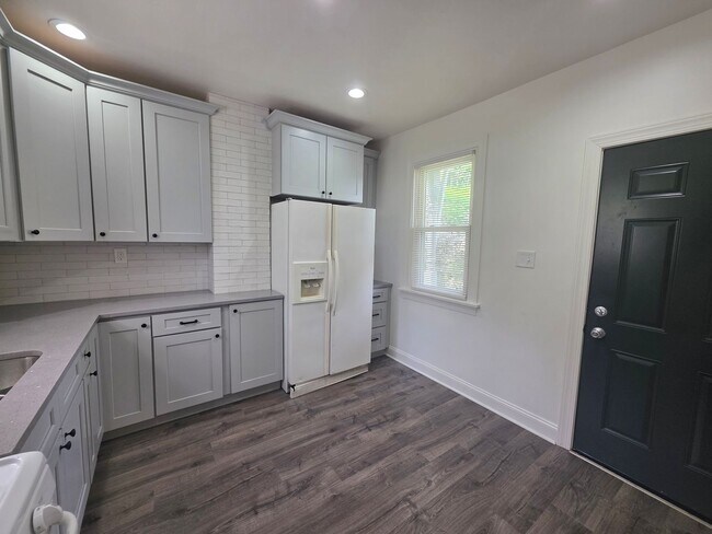 Building Photo - 1341 Herrod St