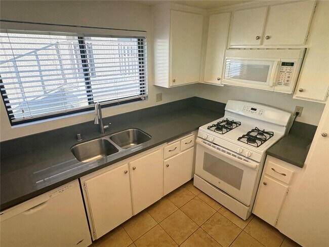 Building Photo - 17641 Sergio Cir