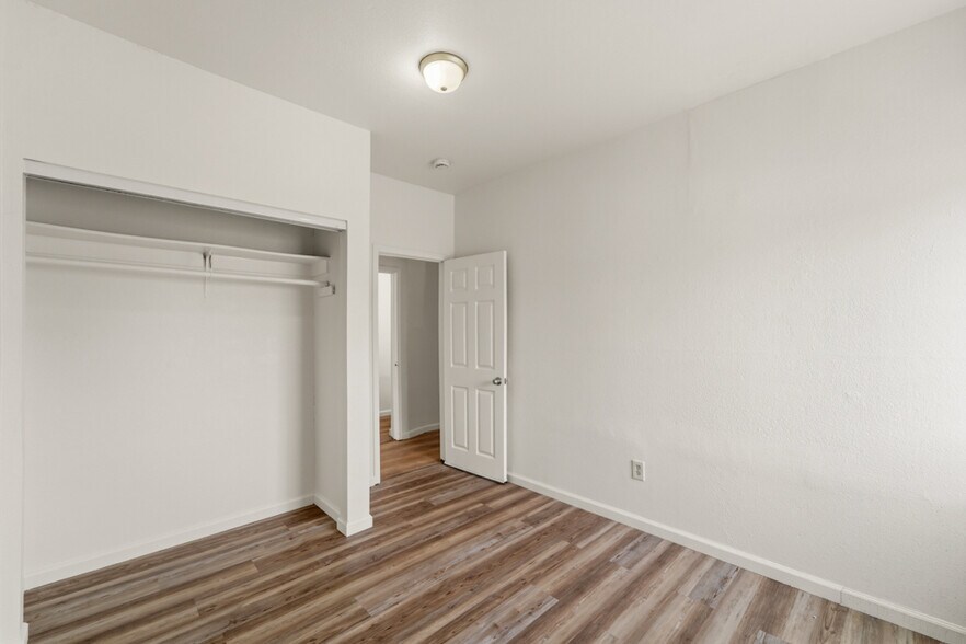 Building Photo - 400 Bissell Ave