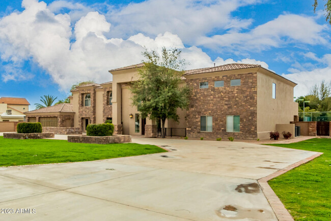 Building Photo - 8611 E Cholla St