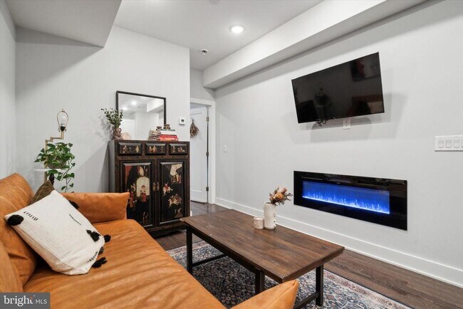 Building Photo - 818 N 16th St