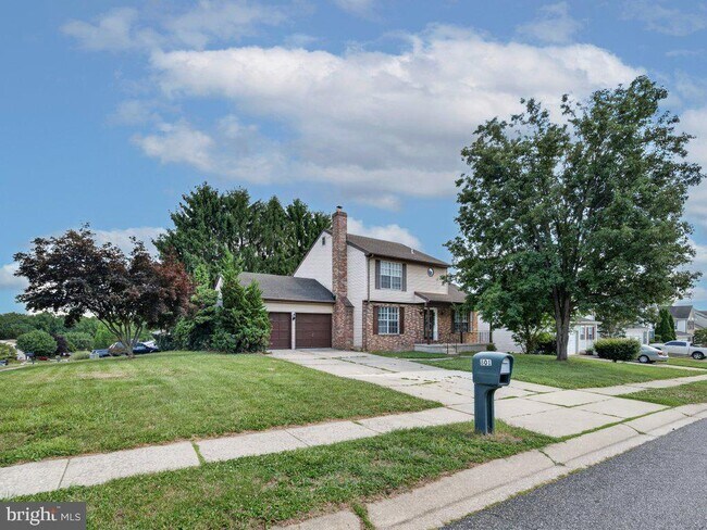 Building Photo - 801 High Plain Dr