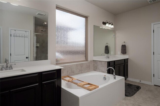Building Photo - 136 Ravello St