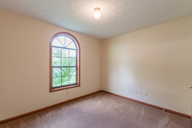 Building Photo - 4174 Warren Rd