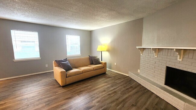 Building Photo - 6704 N Meridian Ave