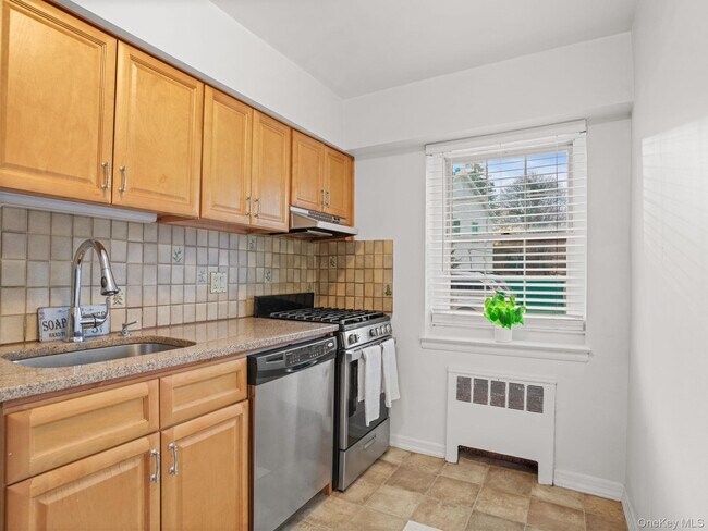 Building Photo - 600 Bedford Rd