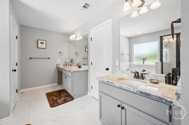 Building Photo - 3 Swallow Tail Cir