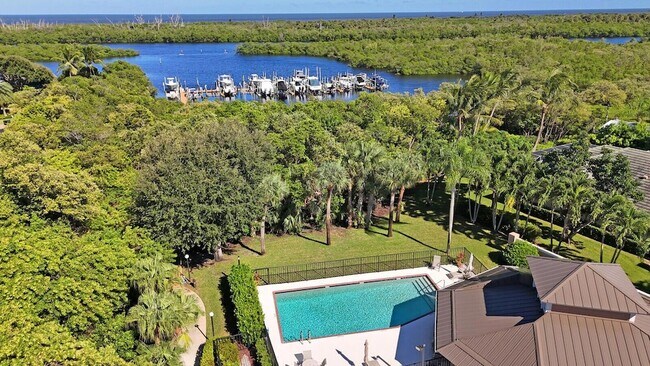 Building Photo - 8951 SE Marina Bay Dr