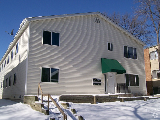 Building Photo - 2616 Cedar Ave S