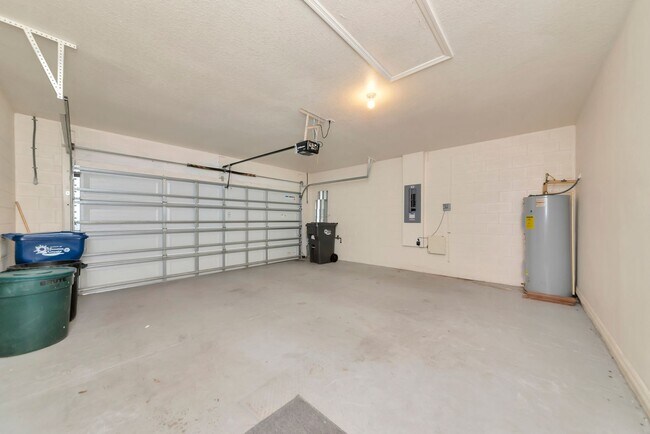 Building Photo - Annual Unfurnished Rental