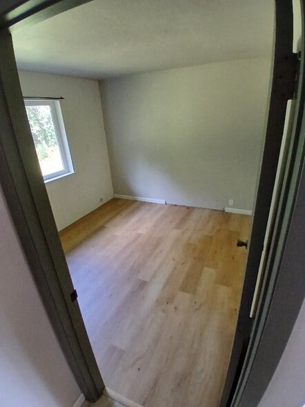 Building Photo - 398 Mountain View Dr