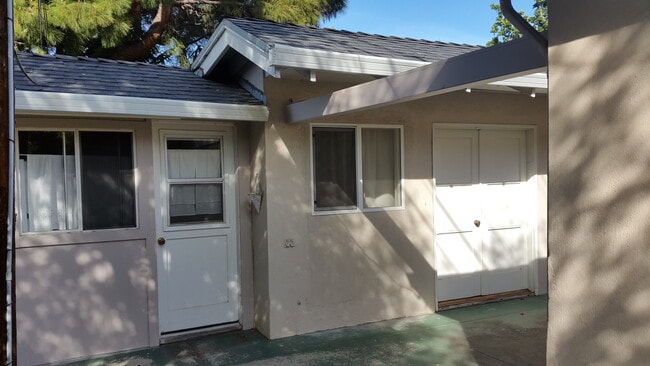 Building Photo - 42 Mission Dr
