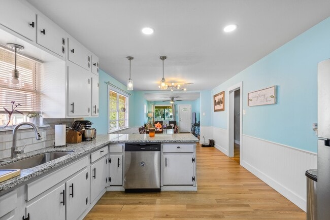 Building Photo - 4511 Avenue Q