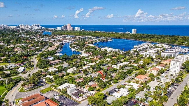 Building Photo - 2601 NE 11th Ct