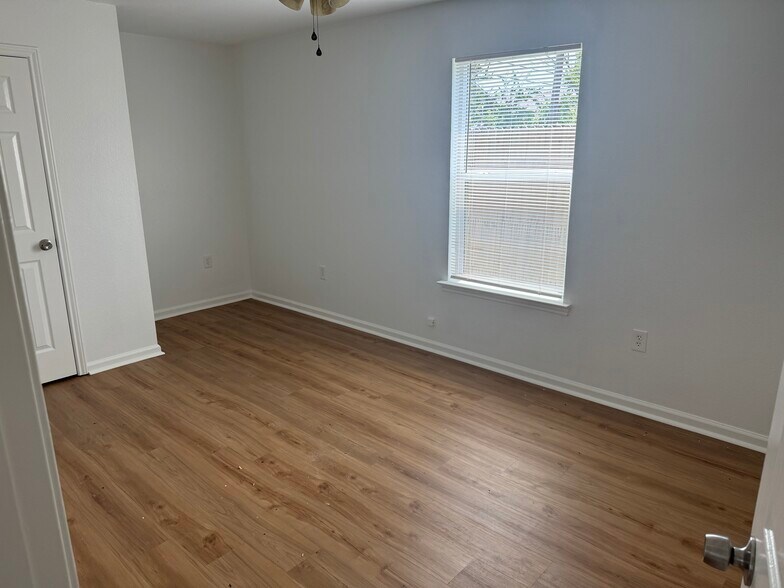 Building Photo - 116 McKinley St
