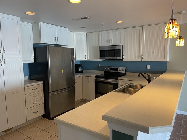 Building Photo - 102 Williams St