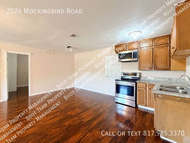 Building Photo - 2524 Mockingbird Rd