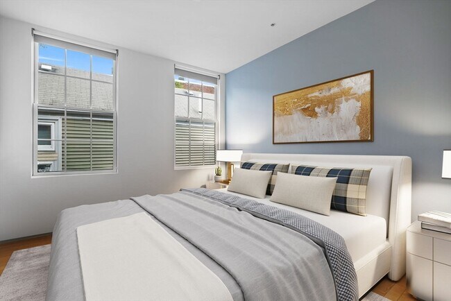 Building Photo - 618 E 2nd St