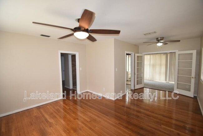 Building Photo - 3115 Buckingham Ave