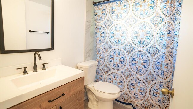 Building Photo - 136 NW 60th Ave