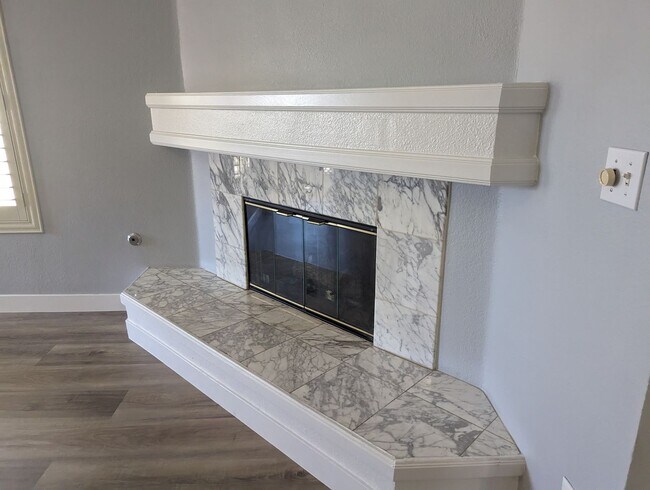 Building Photo - A Fabulous 2-Bedroom, 2-Bathroom Upstairs Unit in NW Las Vegas