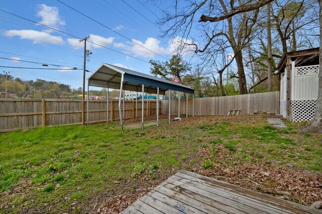 Building Photo - Two Bedroom Home For Rent!