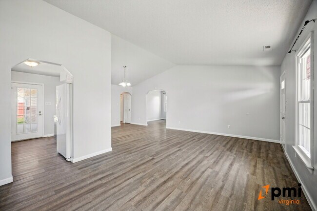 Building Photo - 3 BEDROOM 2 BATH W/GARAGE IN VIRGINIA BEACH PETS ALLOWED