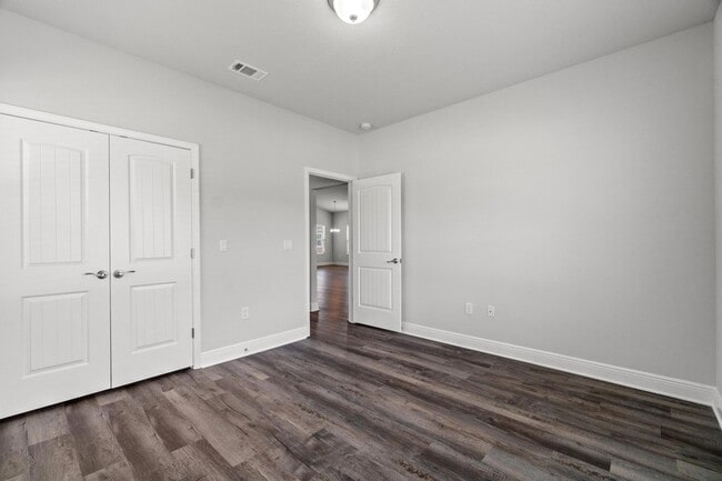 Building Photo - 215 Speckled Trout Ln N